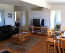 Azure Beach House - Accommodation Gladstone 0
