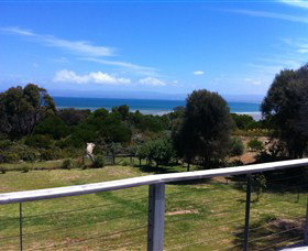 Azure Beach House - Accommodation Gladstone 1
