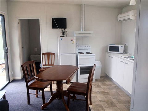 Coningham Beach Holiday Cabins - Accommodation Gladstone 1