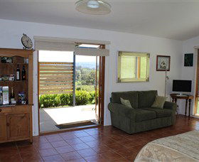 Cherryview Studio Retreat - Accommodation Gladstone 4