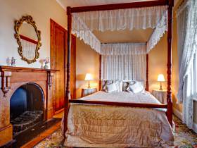 Abbey's Spa Cottage - Accommodation Gladstone 0