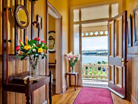Abbey's Spa Cottage - Accommodation Gladstone 1