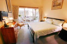 B & B At Winterbrook - Accommodation Gladstone 0