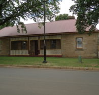 Christopher Hall's Colonial Accommodation - Accommodation Gladstone