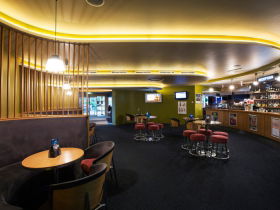 Carlyle Hotel - Accommodation Gladstone 0