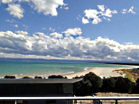 Freycinet Beach Apartments - Accommodation Gladstone 0