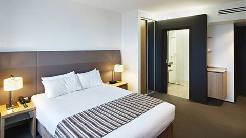 Atura Dandenong - Accommodation Gladstone 0