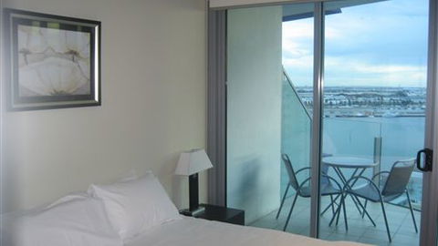 Apartments Melbourne Domain Docklands - Accommodation Gladstone 2