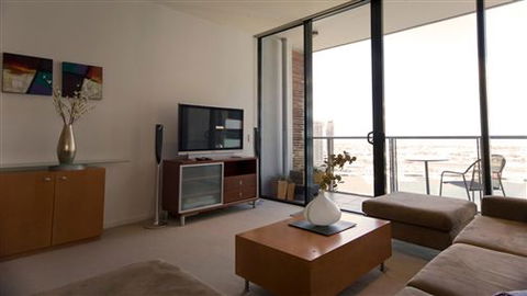 Apartments Melbourne Domain Docklands - Accommodation Gladstone 3