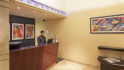 Hotel Causeway - Accommodation Gladstone 1