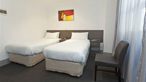 Hotel Causeway - Accommodation Gladstone 3