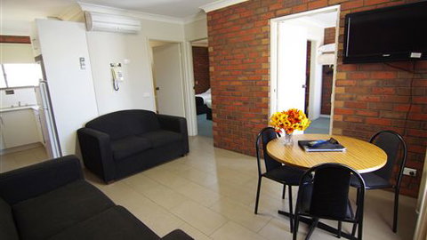 Jacaranda Motel & Holiday Units - Accommodation Gladstone 1