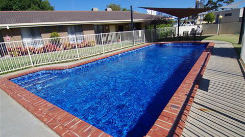 Jacaranda Motel & Holiday Units - Accommodation Gladstone 0