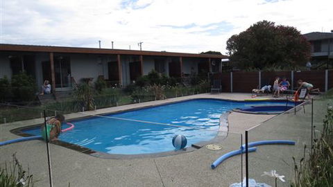 Riverside Ocean Grove - Accommodation Gladstone 4