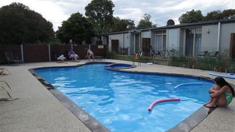 Riverside Ocean Grove - Accommodation Gladstone 5