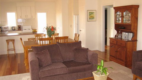 Strath Valley View Bed And Breakfast - Accommodation Gladstone 2