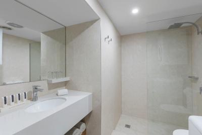 Canterbury International Hotel - Accommodation Gladstone 3