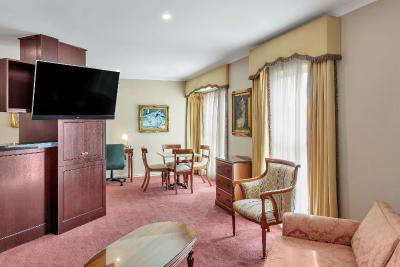 Canterbury International Hotel - Accommodation Gladstone 11
