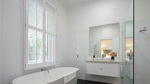 The Cottage At Bolobek - Accommodation Gladstone 2