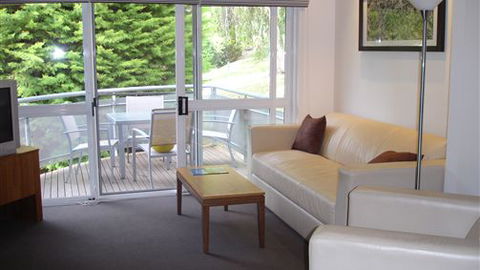Kunala Chalet - Pinnacle Valley Resort - Accommodation Gladstone 0