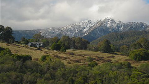 Kunala Chalet - Pinnacle Valley Resort - Accommodation Gladstone 7