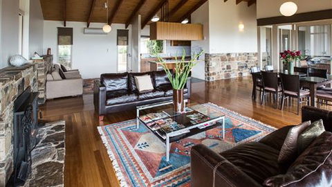 Holmesglen At Eildon - The Homestead - Accommodation Gladstone 1