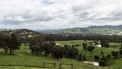 Holmesglen At Eildon - The Homestead - Accommodation Gladstone 2