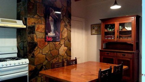 Annadale House - Accommodation Gladstone 1