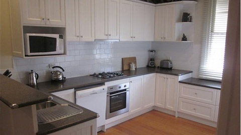 Abaleen House - Accommodation Gladstone 0