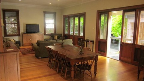 Abaleen House - Accommodation Gladstone 1