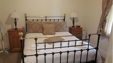 Abaleen House - Accommodation Gladstone 2