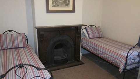 Abaleen House - Accommodation Gladstone 3