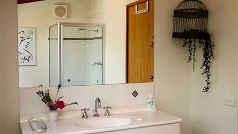 MannaGum Alpine Lodge - Accommodation Gladstone 4