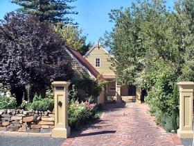 A Secret Treasure - Accommodation Gladstone 0
