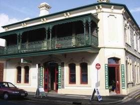 Adelaide's Shakespeare Backpackers International Hostel - Accommodation Gladstone 0