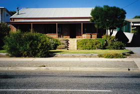 Botts Beach Retreat - Accommodation Gladstone 1