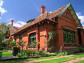 Buxton Manor - George Lowe Esquire Apartment - Accommodation Gladstone 0