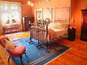 Buxton Manor - George Lowe Esquire Apartment - Accommodation Gladstone 3
