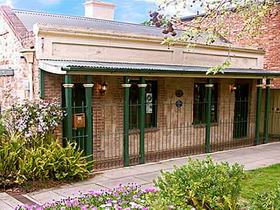 Chichester Gardens Cottage - Accommodation Gladstone 0
