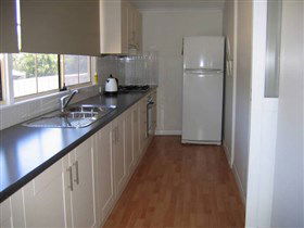 Cotton Palm Cottage - Accommodation Gladstone 3