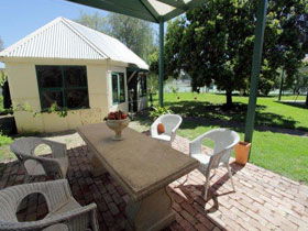 Peppercorns Bed And Breakfast - Accommodation Gladstone 0