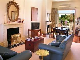 The Fire Station Inn - Residency Penthouse - Accommodation Gladstone 0