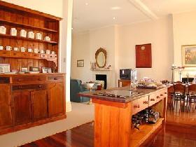 The Fire Station Inn - Residency Penthouse - Accommodation Gladstone 2