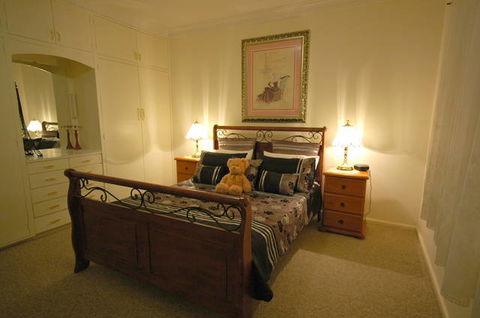 Admurraya House - Accommodation Gladstone 0