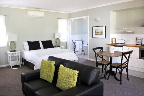 Amelina Cottages - Accommodation Gladstone 1