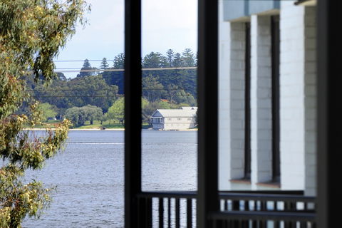 Assured Waterside Apartments - Accommodation Gladstone 1