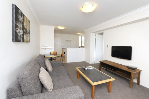 Assured Waterside Apartments - Accommodation Gladstone 4