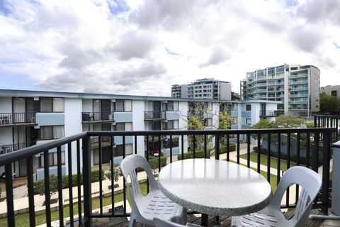 Assured Waterside Apartments - Accommodation Gladstone 6