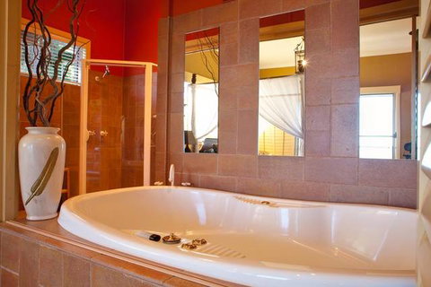 Avocado Sunset Bed & Breakfast - Accommodation Gladstone 2