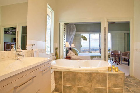 Avocado Sunset Bed & Breakfast - Accommodation Gladstone 4